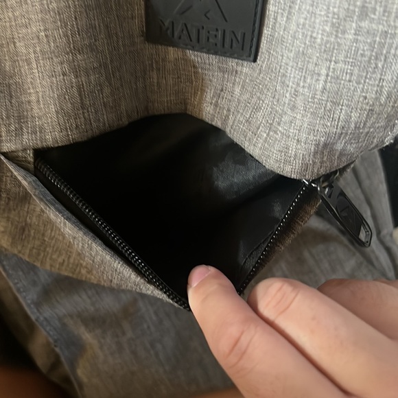 Matein Backpack - Picture 3 of 9